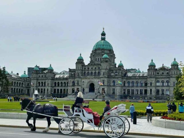 Top 10 Best Cities in Canada to Find a Job for Immigrants in 2025