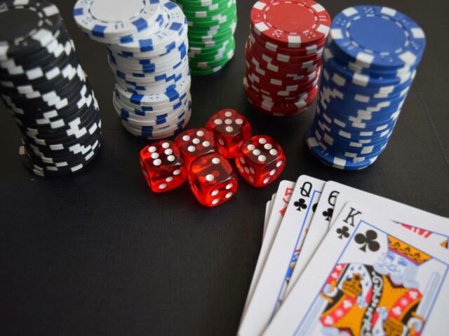Understanding Gambling In Canada: Laws & Responsible Play
